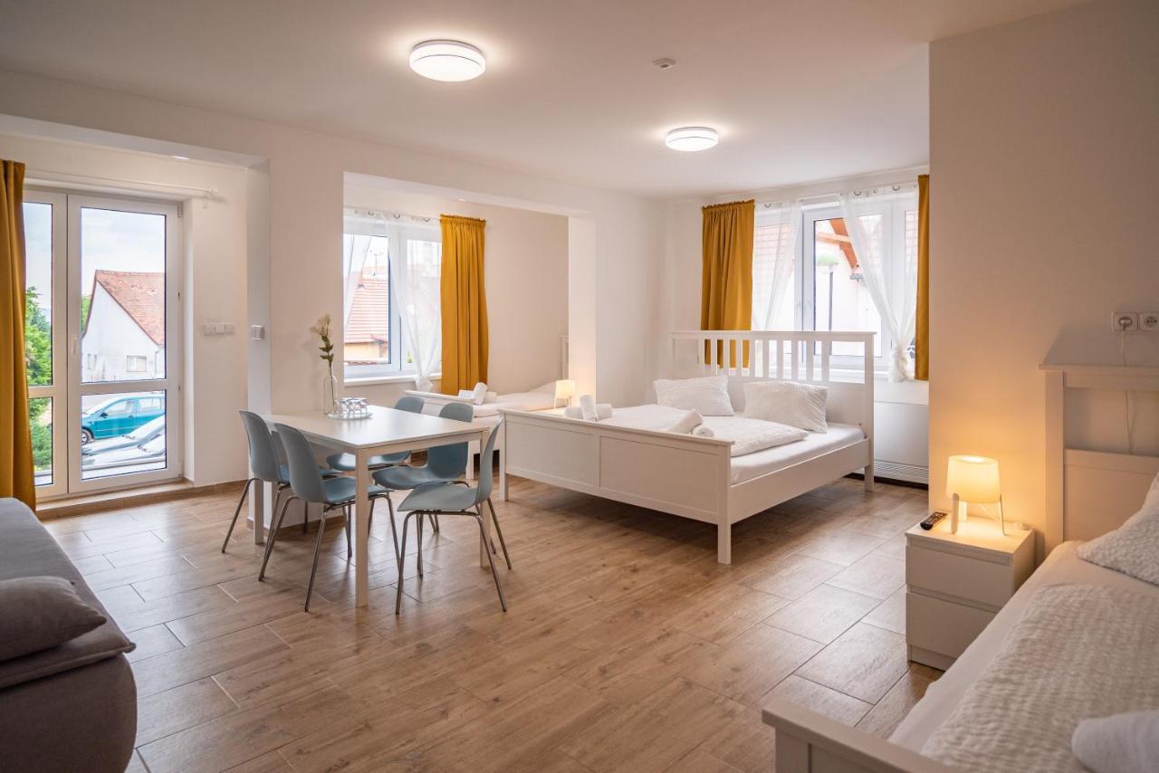 Mikulov - Inn - Hotel S Vinnym Sklepem Venuse Extérieur photo