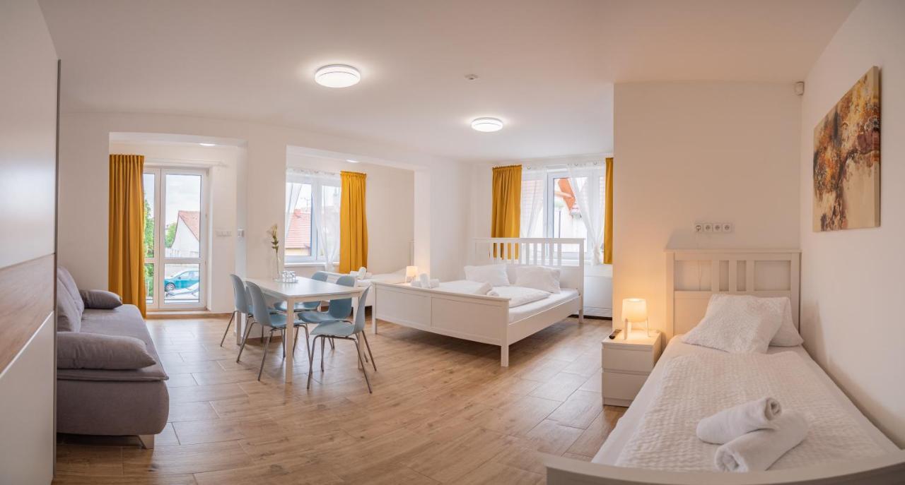 Mikulov - Inn - Hotel S Vinnym Sklepem Venuse Extérieur photo